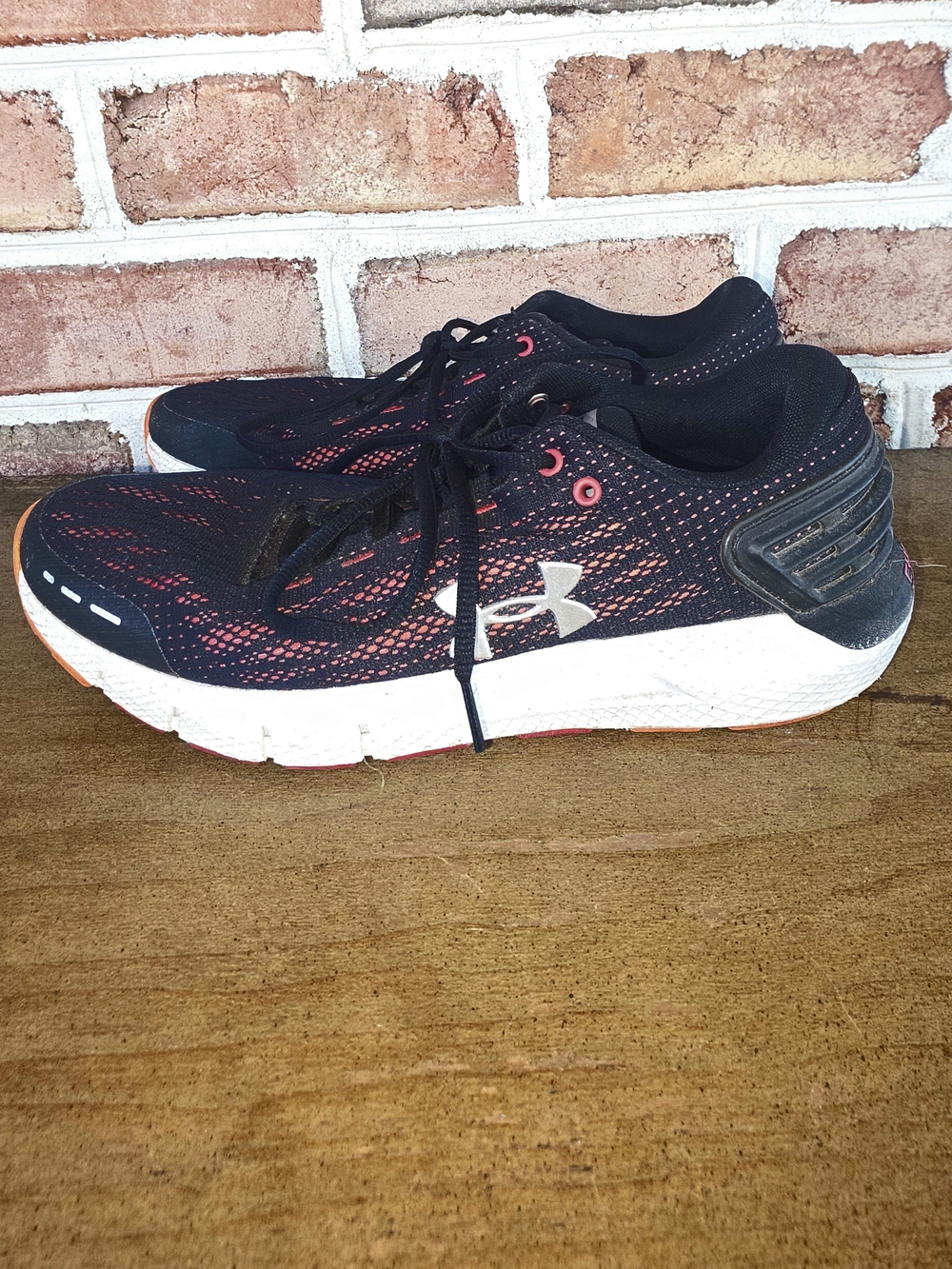 Under Armour Black with Pink Accent MENS 10 Charged Rogue Running Sneakers